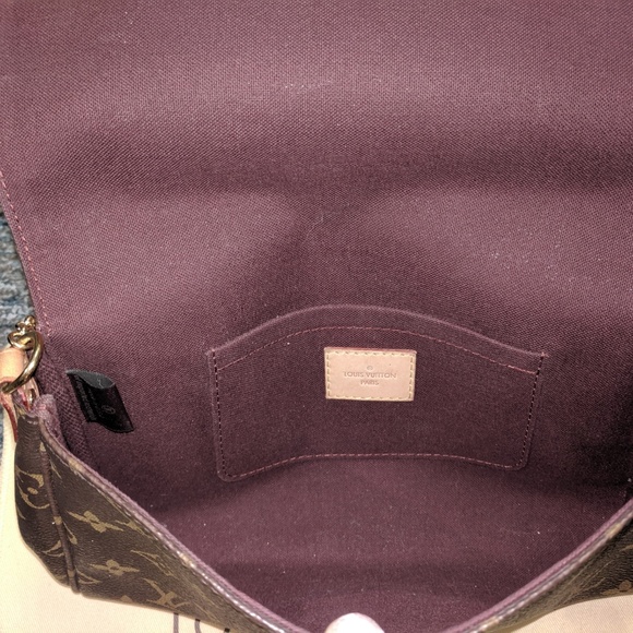 Louis Vuitton Favorite MM Cross Body Bag - Picture 4 of 8